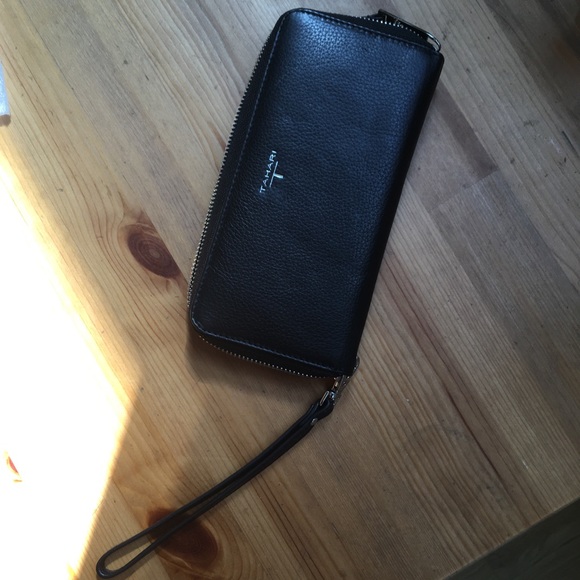 T Tahari wristlet purse - Picture 4 of 4